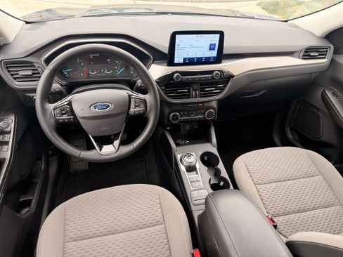 Used 2022 Ford Escape SE w/ SE Sport Appearance Package image 5