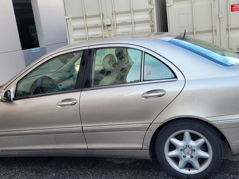Used 2003 Mercedes-Benz C 240 Sedan w/ C2 Opt Pkg image 3