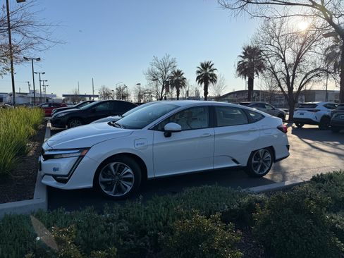 Used 2020 Honda Clarity Touring image 1