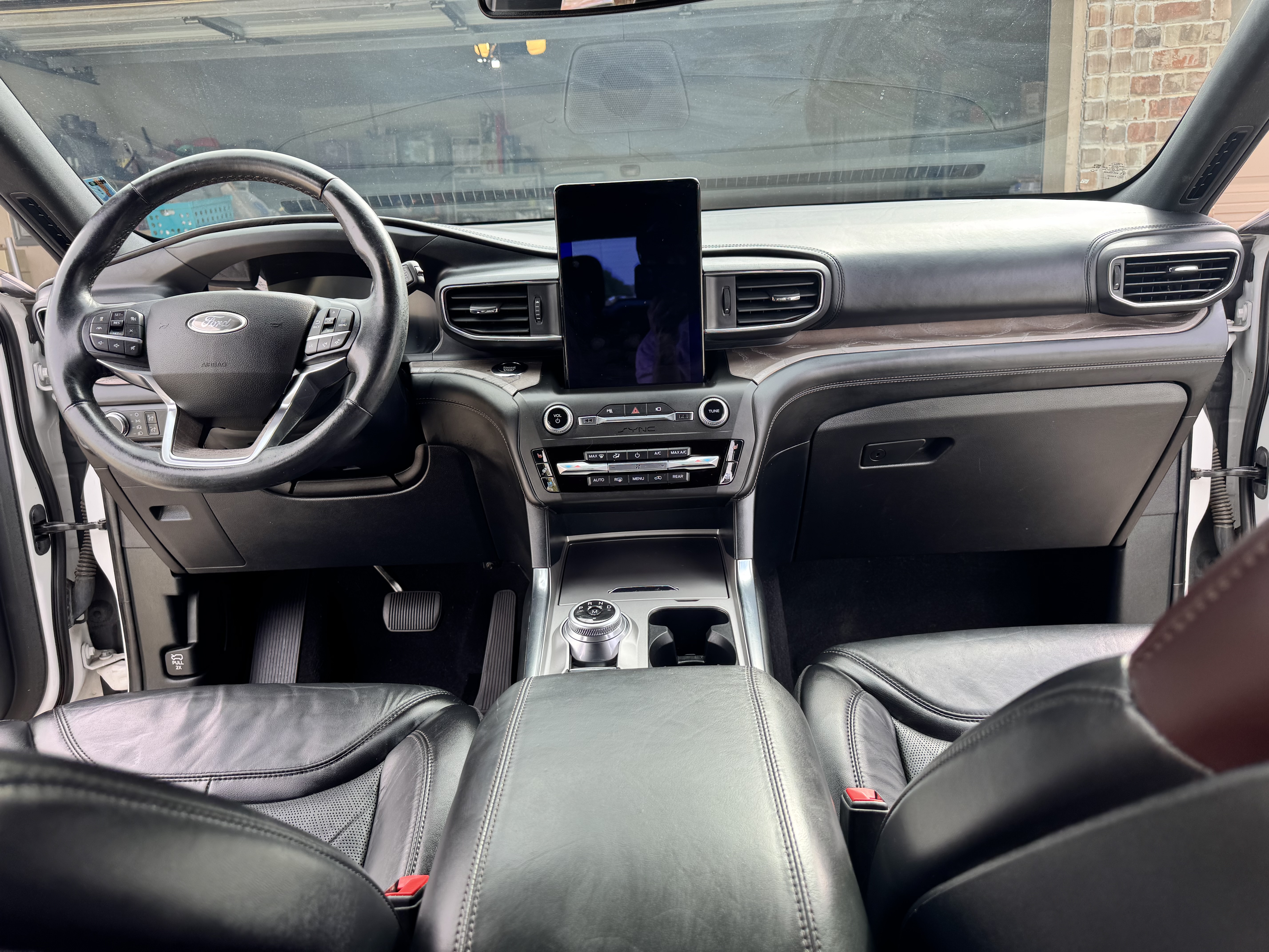 Used 2020 Ford Explorer Platinum w/ Premium Technology Package AWD/4WD image 11
