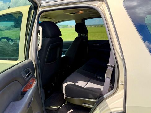 Used 2011 Chevrolet Tahoe LS image 17