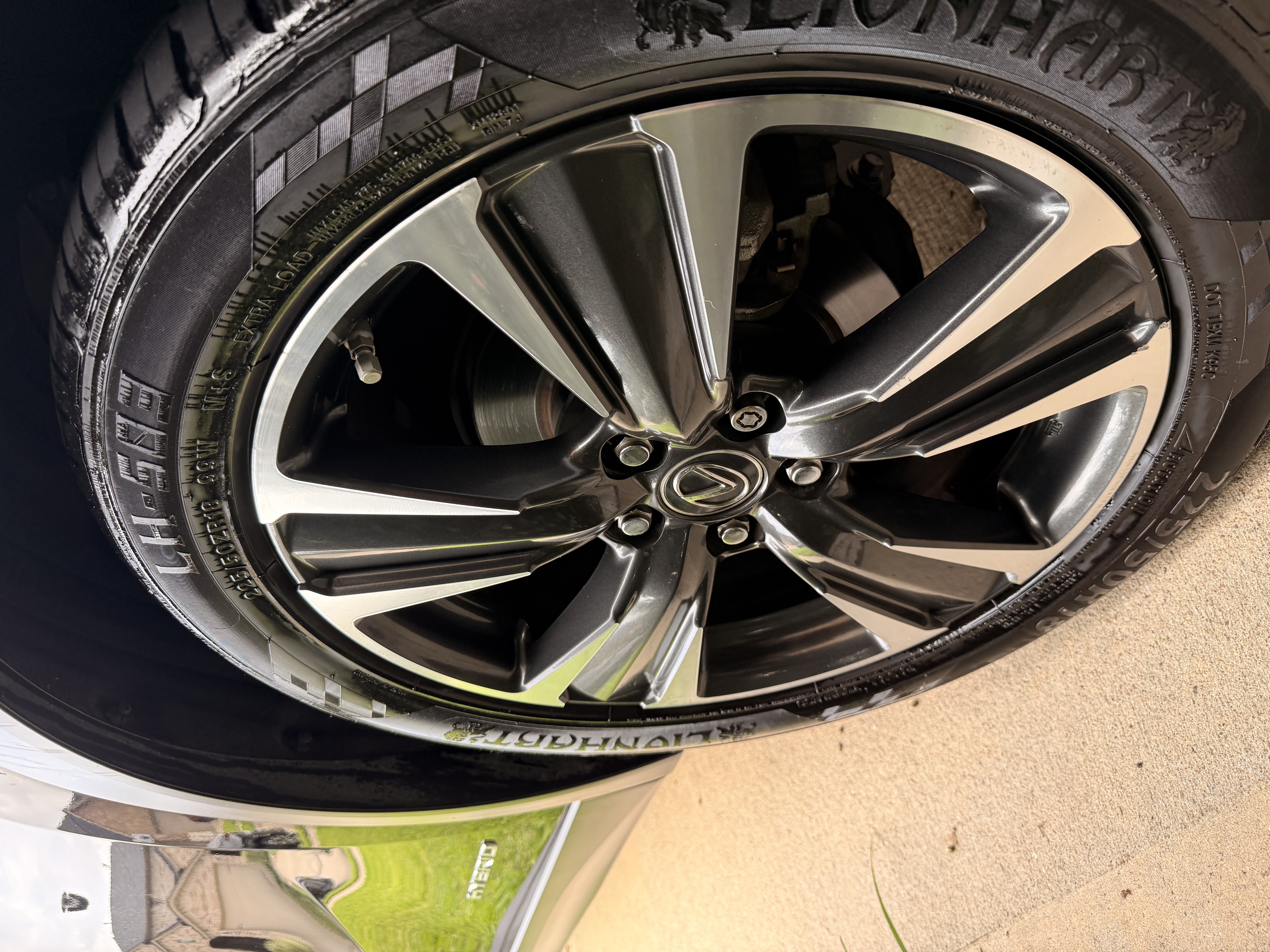 Used 2020 Lexus UX 250h w/ Premium Package AWD/4WD image 15