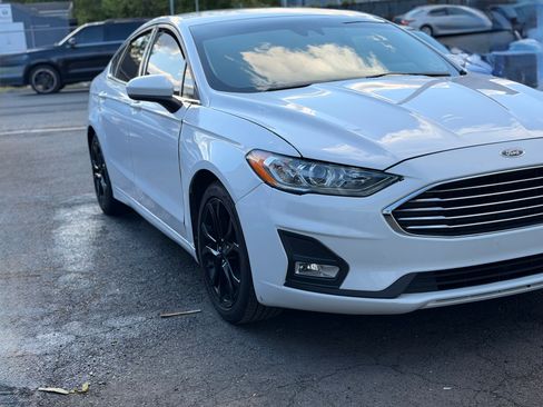 Used 2020 Ford Fusion SE w/ Equipment Group 151A FWD image 4