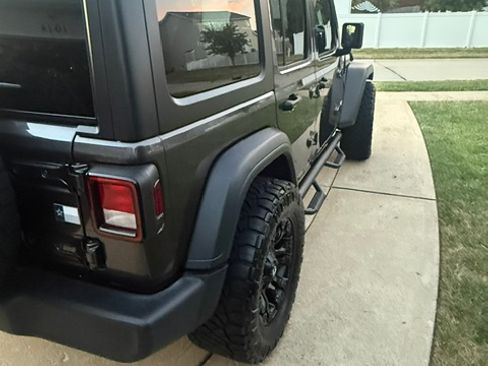 Used 2018 Jeep Wrangler Unlimited Sport AWD/4WD image 6