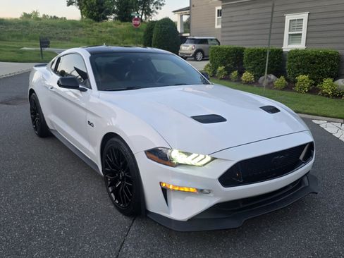 Used 2021 Ford Mustang GT RWD image 2