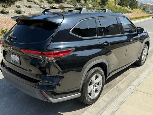 Used 2020 Toyota Highlander L FWD image 4