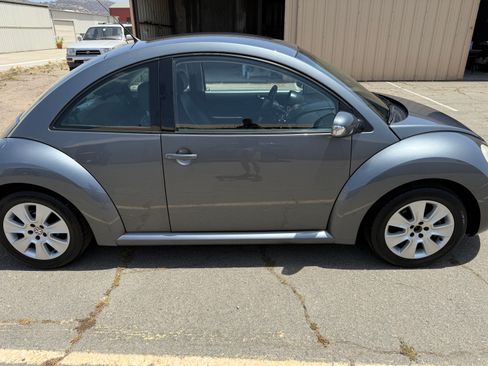 Used 2008 Volkswagen Beetle S FWD image 4