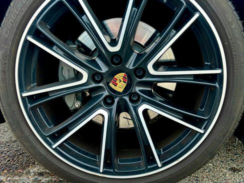 Used 2019 Porsche Panamera 4S image 5