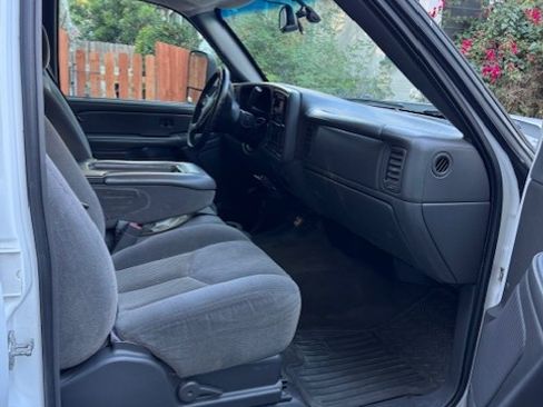 Used 2005 Chevrolet Silverado 2500 LS w/ Heavy-Duty Power Package image 10