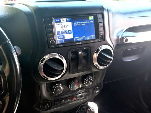 Used 2011 Jeep Wrangler Rubicon w/ Dual Top Group image 4