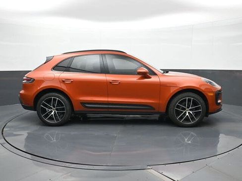 Used 2022 Porsche Macan AWD/4WD image 2