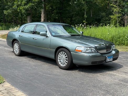 Used 2004 Lincoln Town Car Ultimate RWD image 11