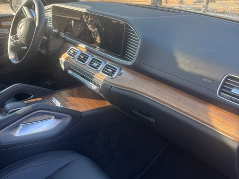 Used 2025 Mercedes-Benz GLS 450 4MATIC image 14