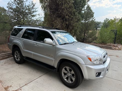 Used 2008 Toyota 4Runner Limited w/ Limited Extra Value Pkg 1 AWD/4WD image 2