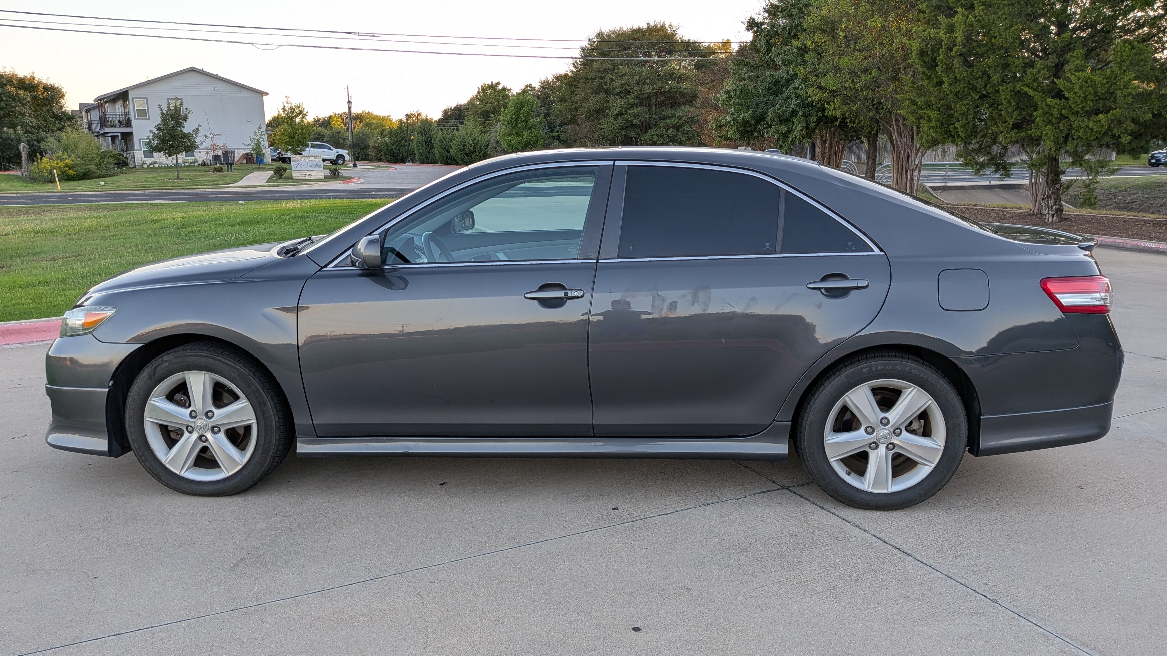 Used 2011 Toyota Camry SE w/ Sport Leather Pkg FWD image 6