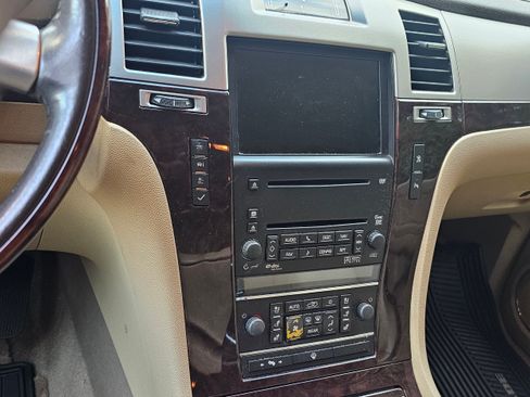 Used 2009 Cadillac Escalade Luxury image 5