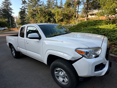 Used 2020 Toyota Tacoma SR AWD/4WD image 8