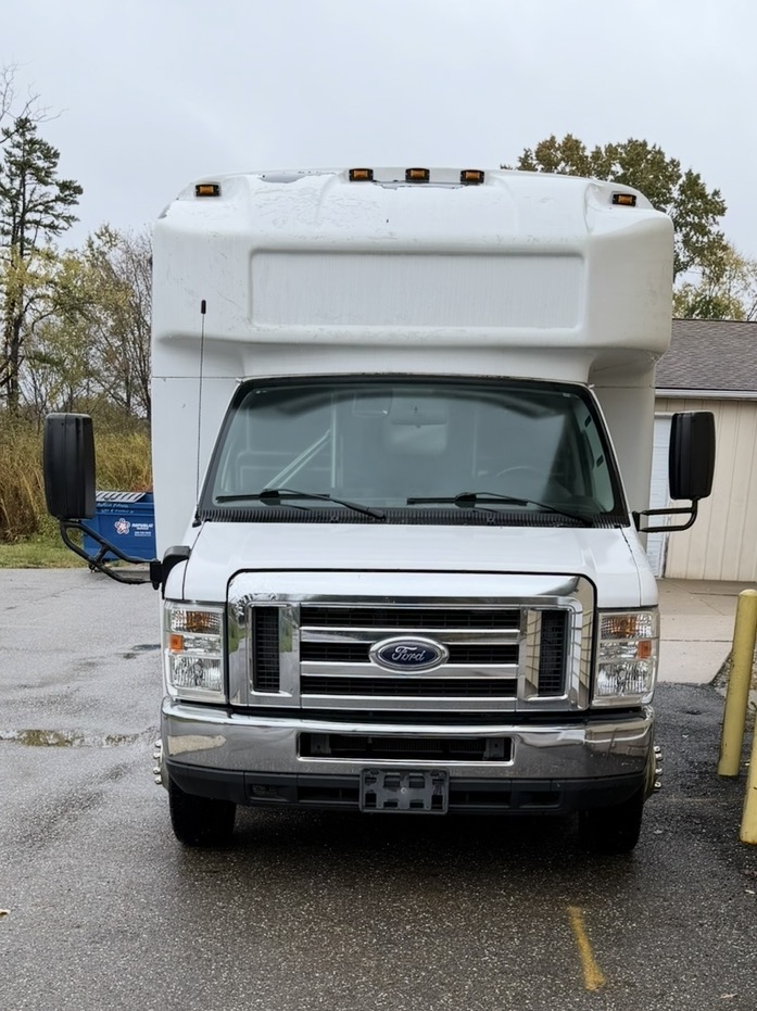 Used 2016 Ford E-450 and Econoline 450 Super Duty w/ Shuttle Bus Prep Package RWD image 23