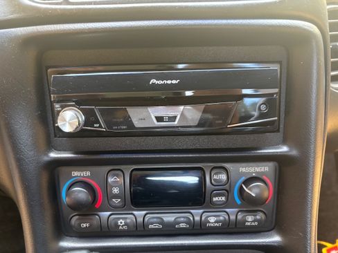 Used 2002 Chevrolet Corvette Coupe 2D w/ Preferred Equipment Group2 image 15