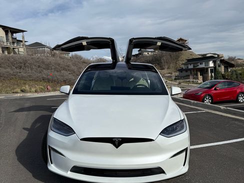 Used 2023 Tesla Model X Plaid image 16