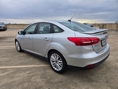 Used 2017 Ford Focus Titanium w/ Titanium Technology Package image 5