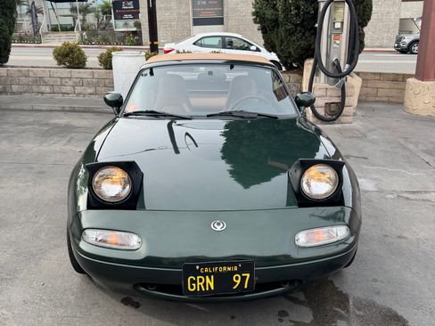 Used 1997 MAZDA MX-5 Miata image 2