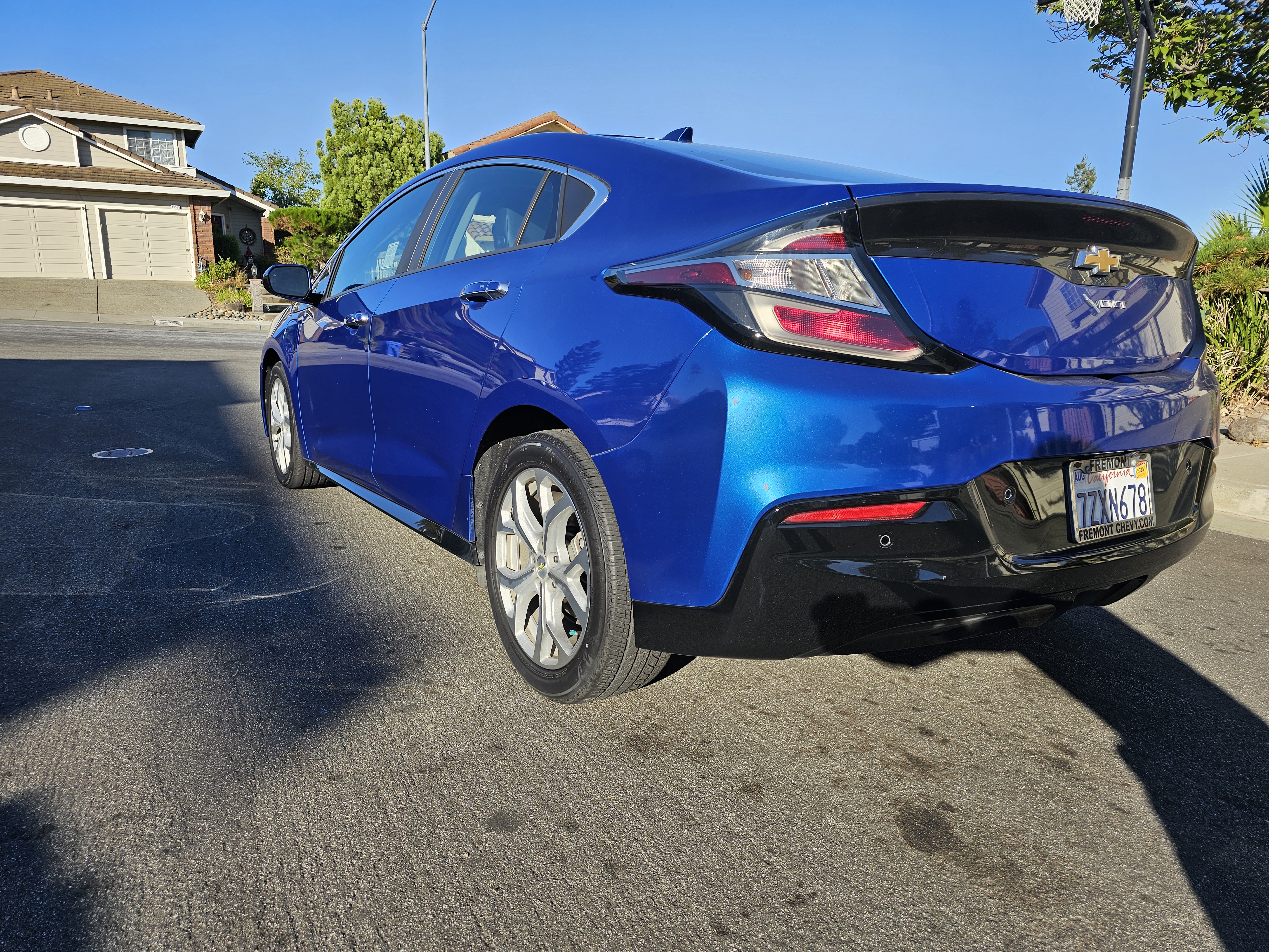 Used 2017 Chevrolet Volt Premier w/ Driver Confidence II Package FWD image 1