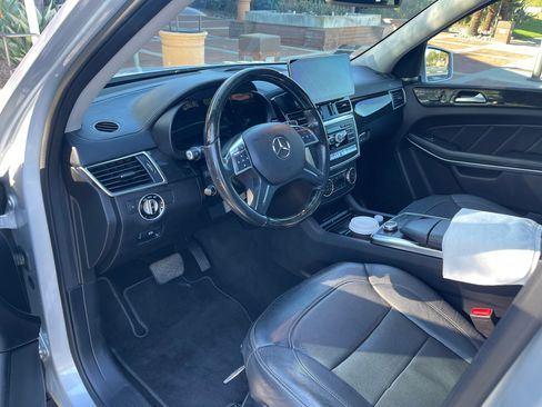 Used 2015 Mercedes-Benz GL 550 4MATIC image 9