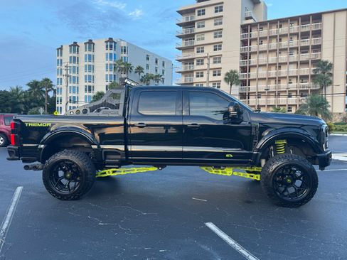 Used 2023 Ford F250 Platinum w/ Tremor Off-Road Package AWD/4WD image 6