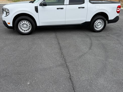 Used 2025 Ford Maverick XL image 2