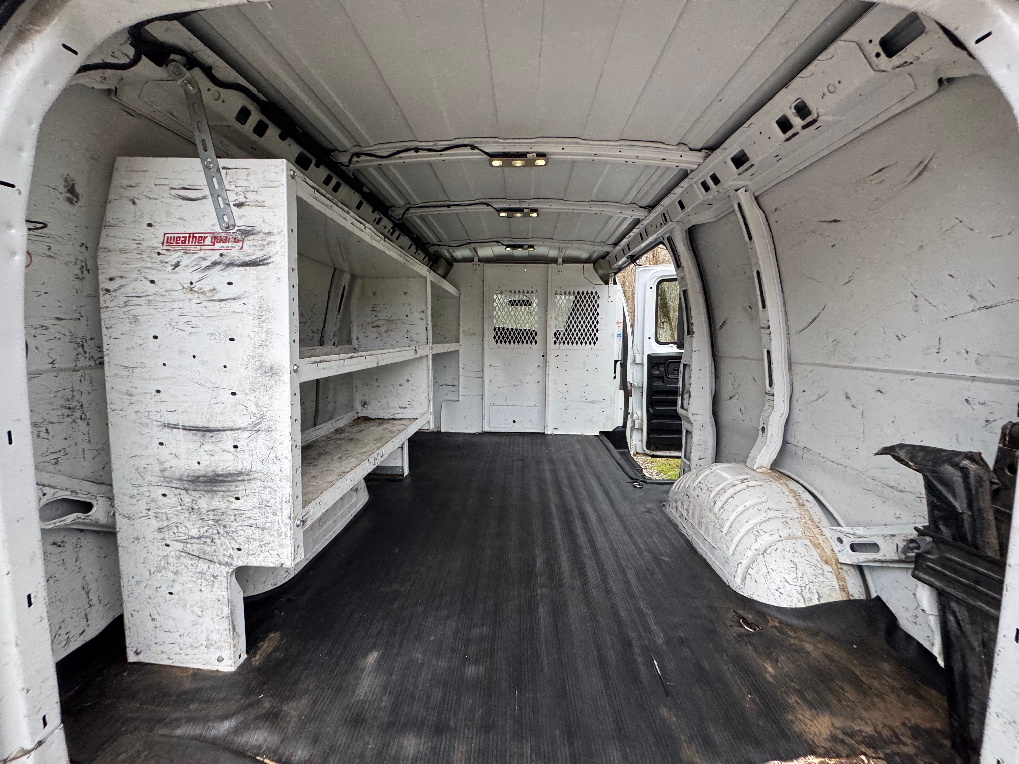 Used 2018 Chevrolet Express 2500 w/ Driver Convenience Package RWD image 18
