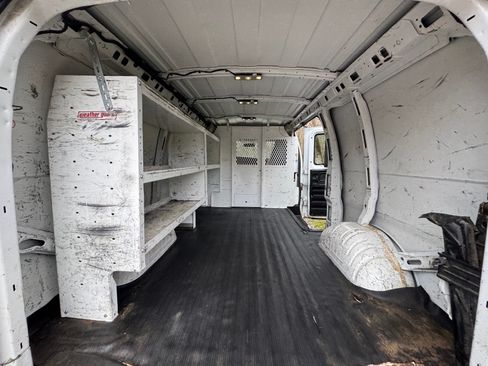 Used 2018 Chevrolet Express 2500 w/ Driver Convenience Package image 18