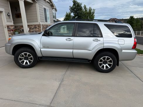 Used 2006 Toyota 4Runner SR5 AWD/4WD image 6