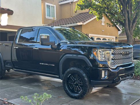 Used 2022 GMC Sierra 3500 Denali w/ Denali Black Diamond Edition image 2
