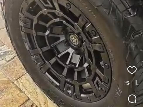 Used 2023 Ford F150 Lariat w/ Equipment Group 502A High image 9