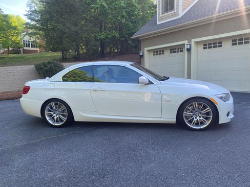 Used 2012 BMW 335i Convertible image 8
