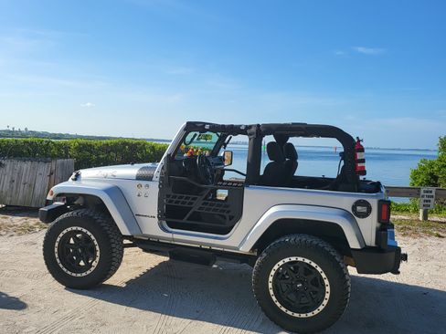 Used 2011 Jeep Wrangler Sahara w/ Mopar Chrome Edition Group image 13