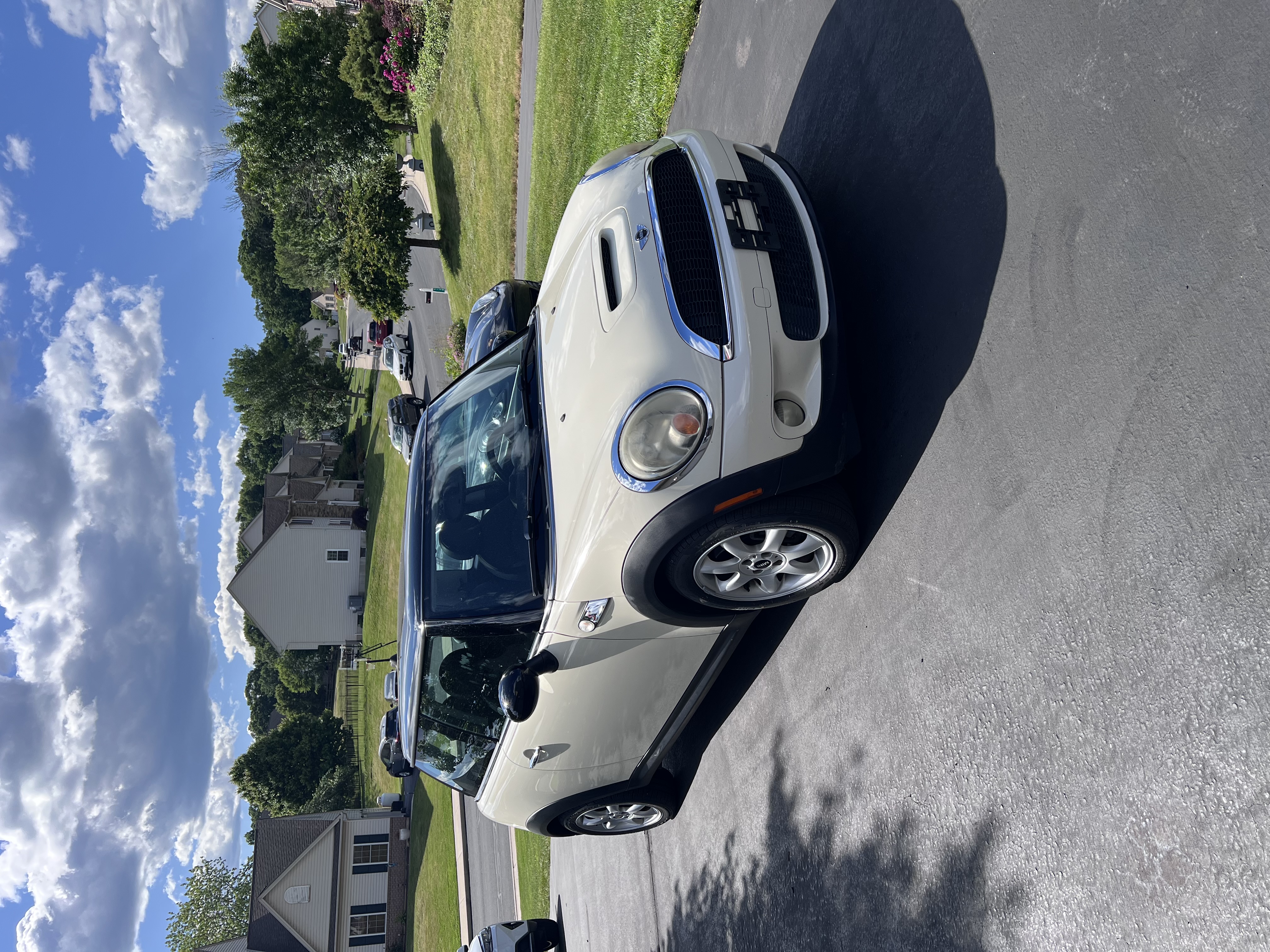 Used 2010 MINI Cooper S w/ Cold Weather Pkg FWD image 1