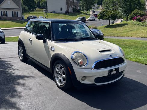 Used 2010 MINI Cooper S w/ Cold Weather Pkg FWD image 1