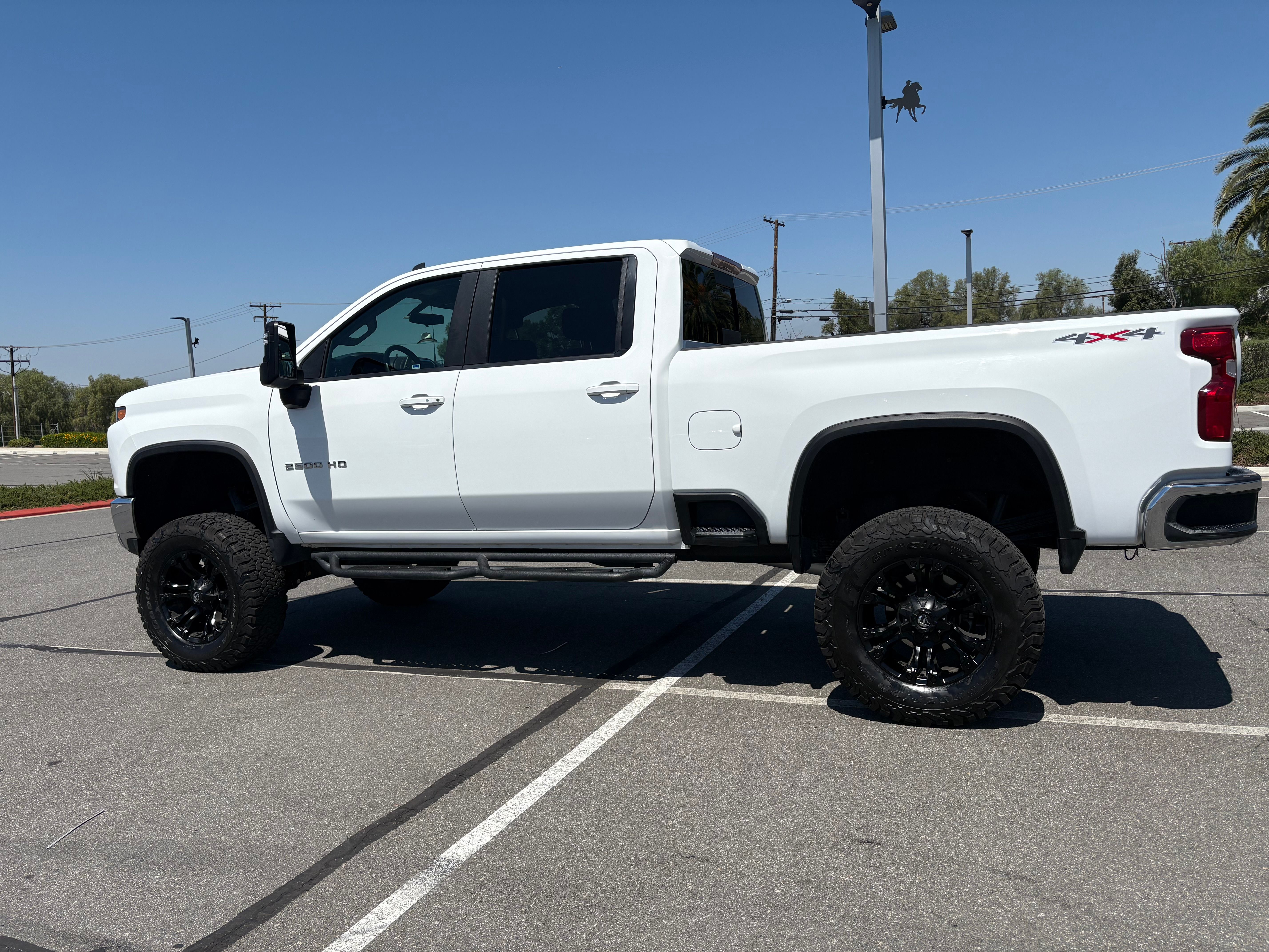 Used 2022 Chevrolet Silverado 2500 LT w/ Convenience Package AWD/4WD image 10