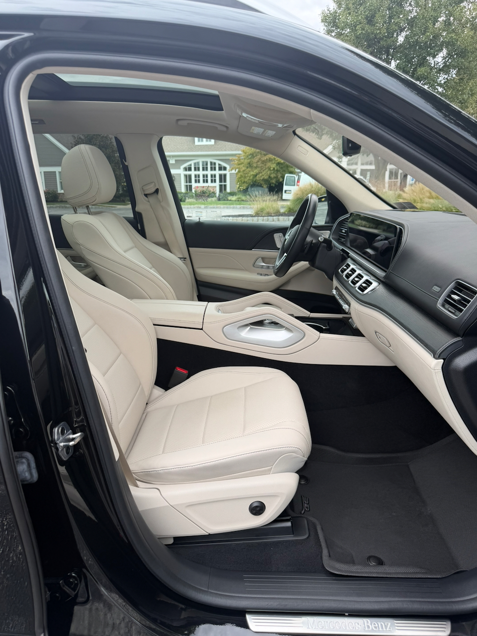 Used 2023 Mercedes-Benz GLS 450 4MATIC image 22