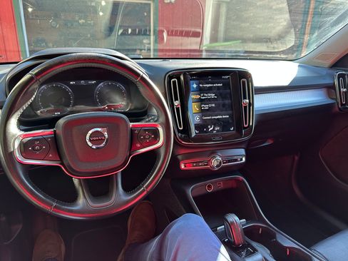 Used 2021 Volvo XC40 T5 Momentum image 14