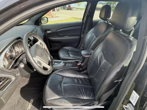 Used 2011 Chrysler 200 Limited FWD image 10