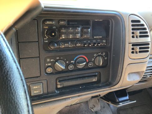 Used 1999 Chevrolet Tahoe Z71 w/ Preferred Equipment Group image 8