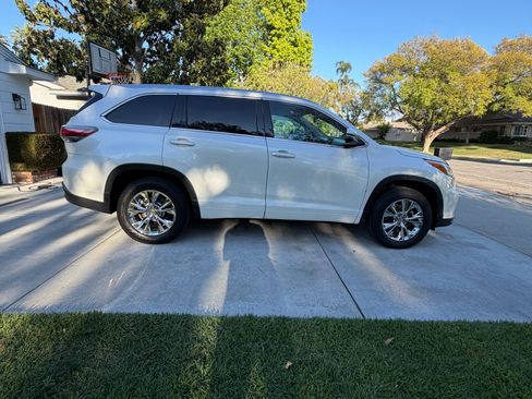 Used 2015 Toyota Highlander XLE image 4