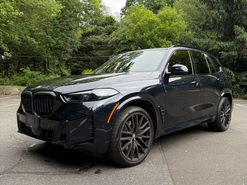 Used 2024 BMW X5 xDrive40i w/ M Sport Package AWD/4WD image 1