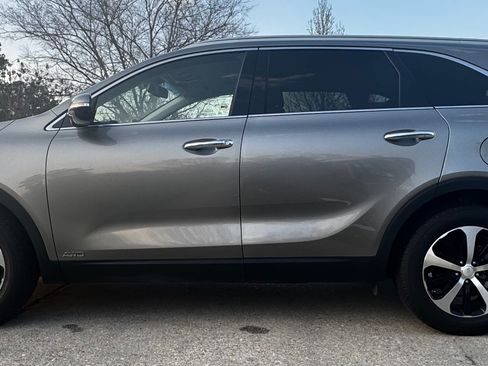Used 2016 Kia Sorento EX image 4