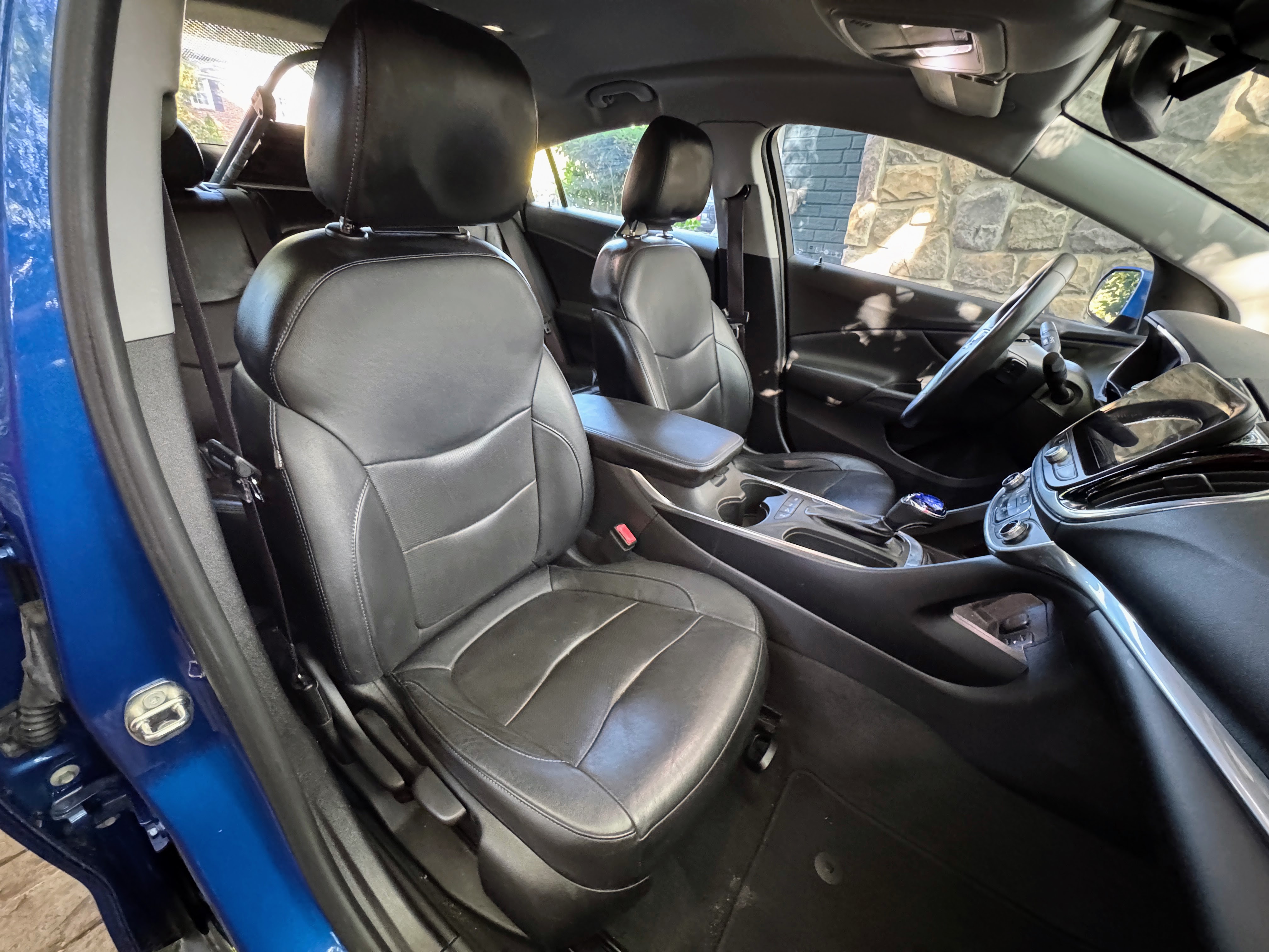 Used 2017 Chevrolet Volt Premier w/ Driver Confidence II Package FWD image 15
