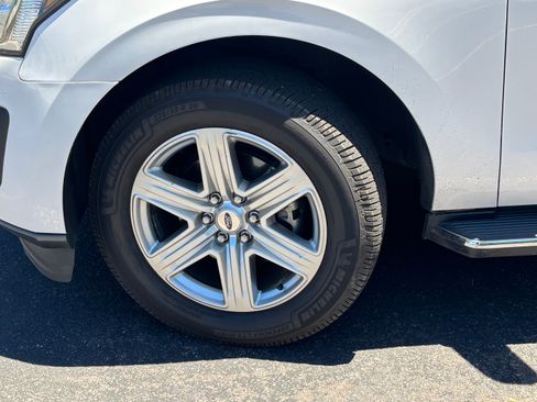 Used 2019 Ford Expedition XLT w/ Equipment Group 202A AWD/4WD image 11