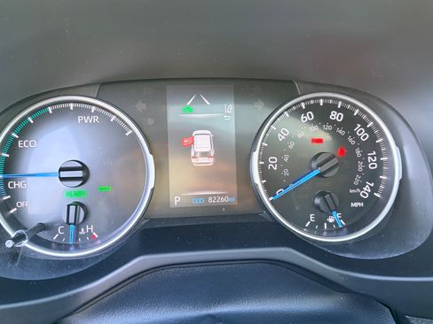 Used 2020 Toyota RAV4 XLE w/ Convenience Package image 9